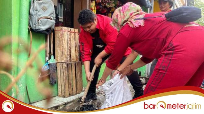 Songsong Bulan Kemerdekaan RI, PDIP Surabaya Resik-Resik&nbsp;Kampung
