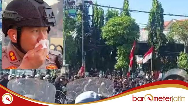 Demo Kawal Putusan MK di DPRD Jatim Ricuh, Kasatlantas Polrestabes Surabaya Kena Lempar&nbsp;Batu!