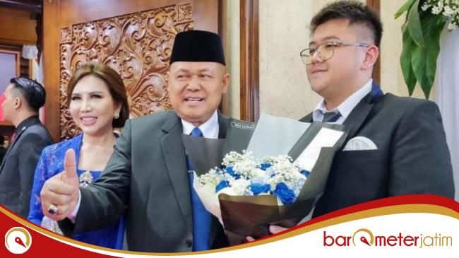 Agung Mulyono 3 Kali Melenggang ke DPRD Jatim, Sang Anak Beri Buket Bunga Tanda&nbsp;Bangga!