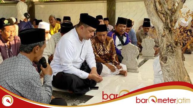 Siap ‘Resik-resik’ Jatim Bareng Risma, Gus Hans Ziarahi Makam Mbah Buyutnya di&nbsp;Madura